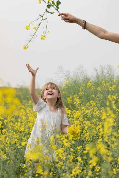 Mojitoripictures Photographe Liège Belgique Minisession Champs Colza Shooting Photo
